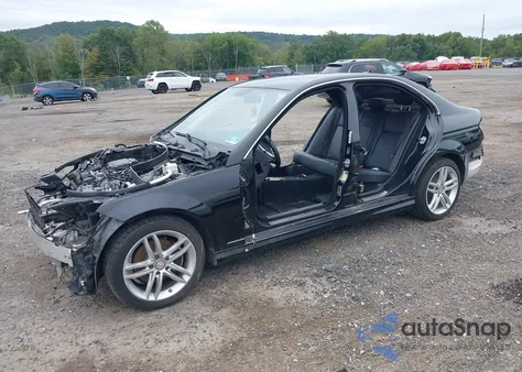 2012 Mercedes-Benz C 300 Sport 4Matic z USA, uszkodzony, nr VIN WDDGF8BB0CR206869